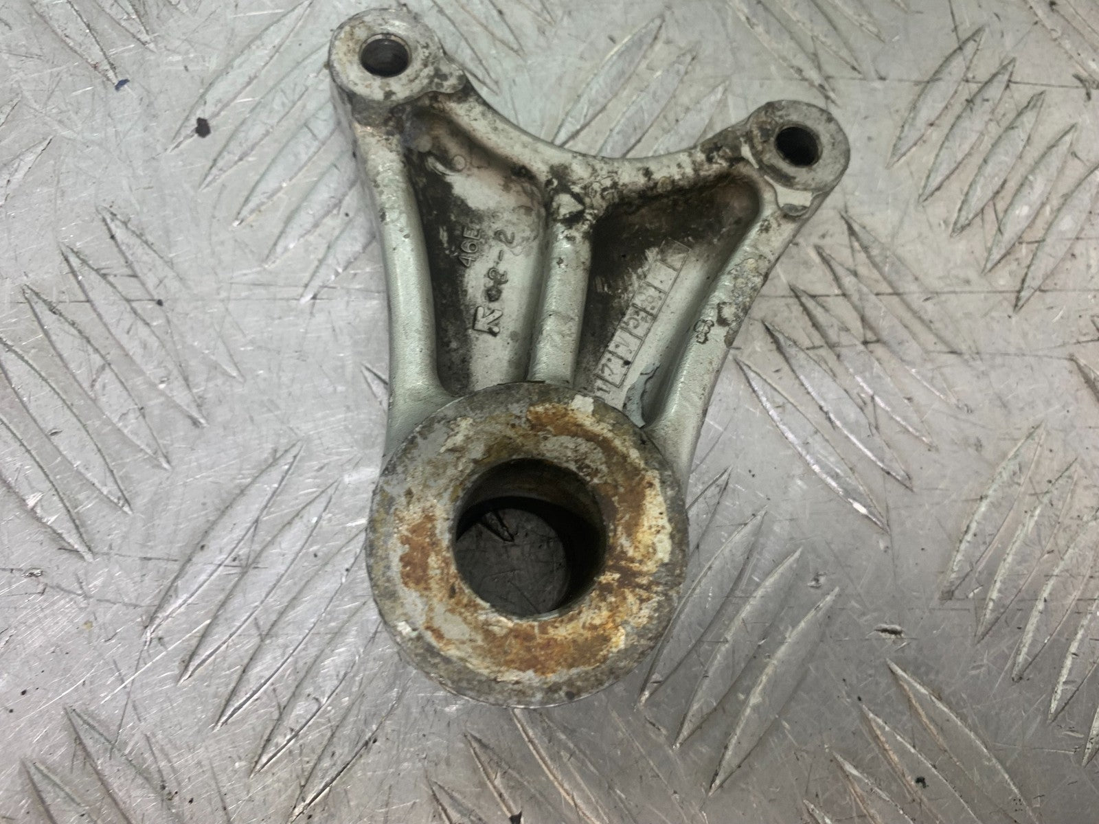 SUZUKI GSX750 INAZUMA REAR CALIPER BRACKET  YEAR 1998-2003 (CMB1308)