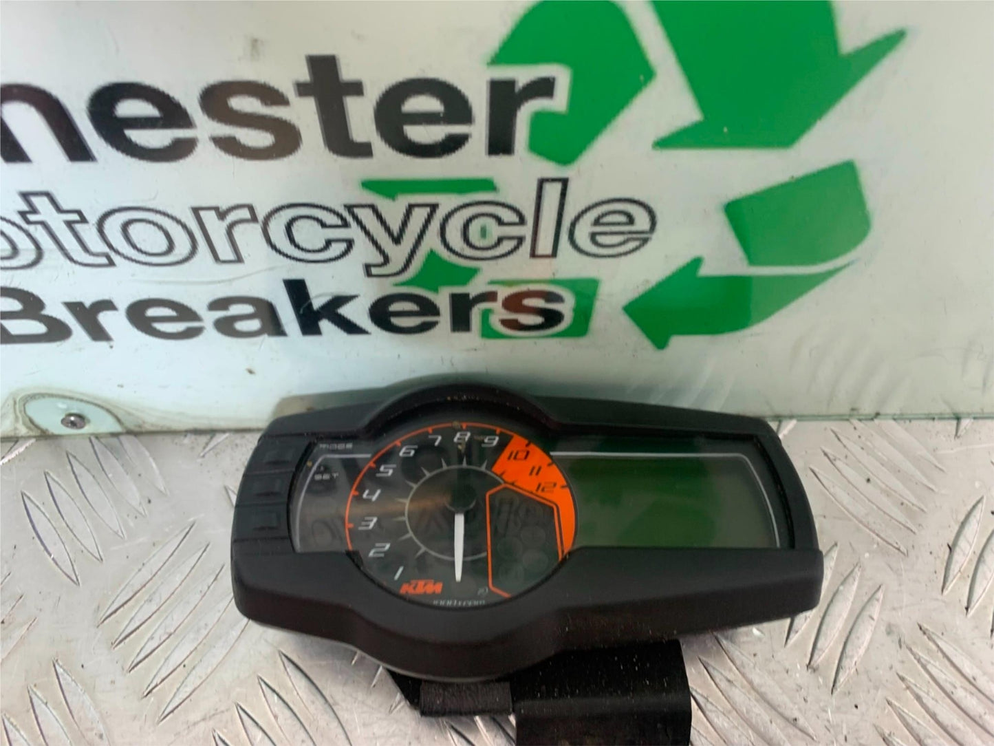 KTM 990 SUPERMOTO T CLOCKS SPEEDO DASH   YEAR 2010-2011  (CMB1067)