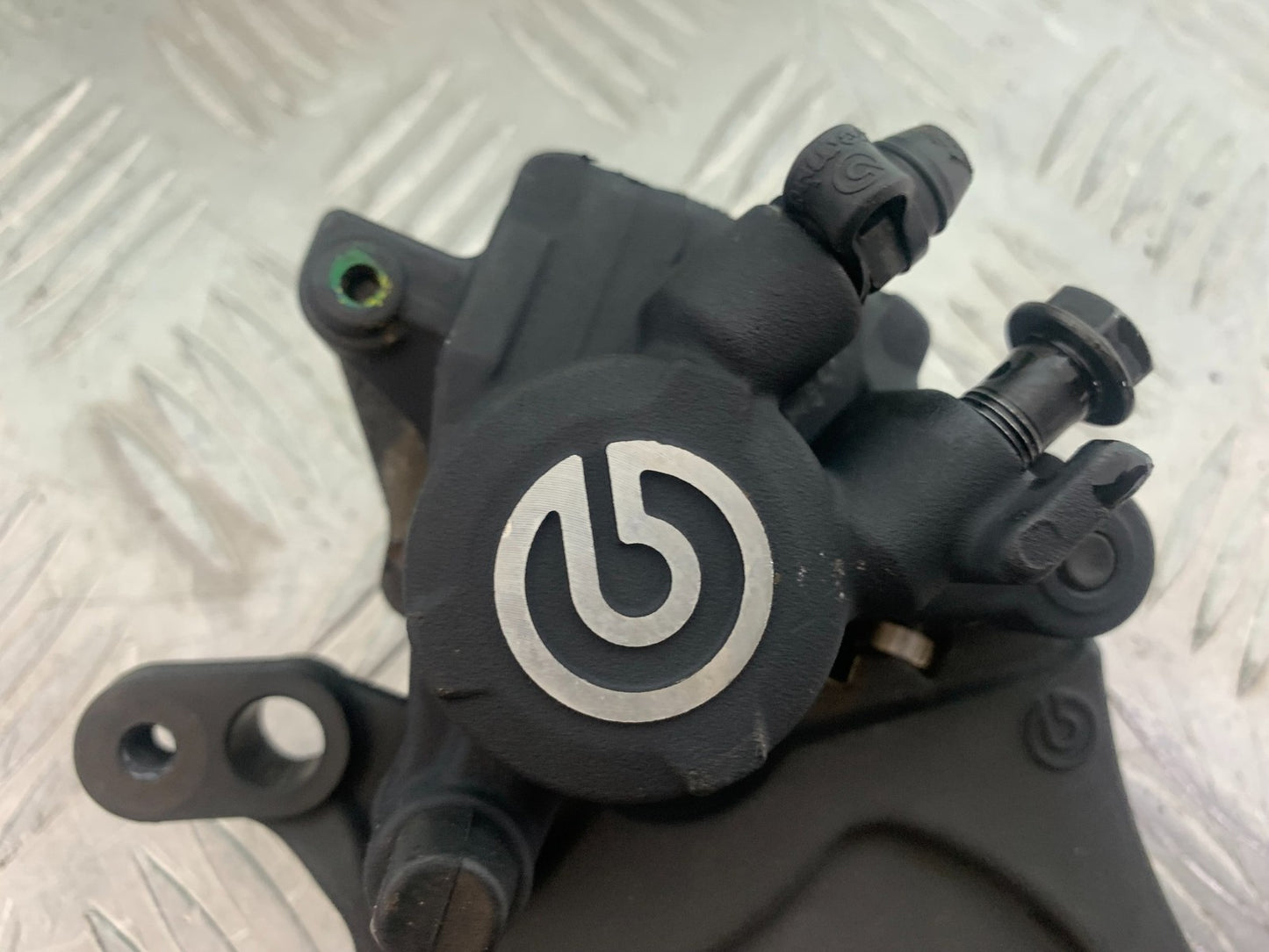TRIUMPH 675 STREET TRIPLE REAR CALIPER AND BRACKET   2013-2016 (CMB1186)