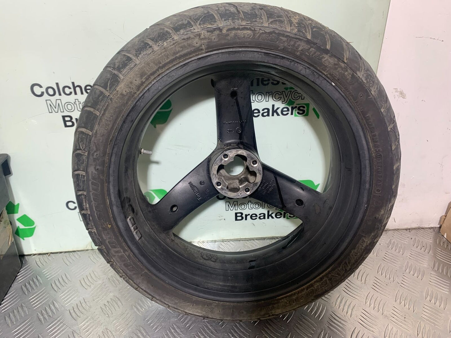 TRIUMPH 955i SPRINT ST REAR WHEEL  YEAR 1999-2004 (CMB1124)