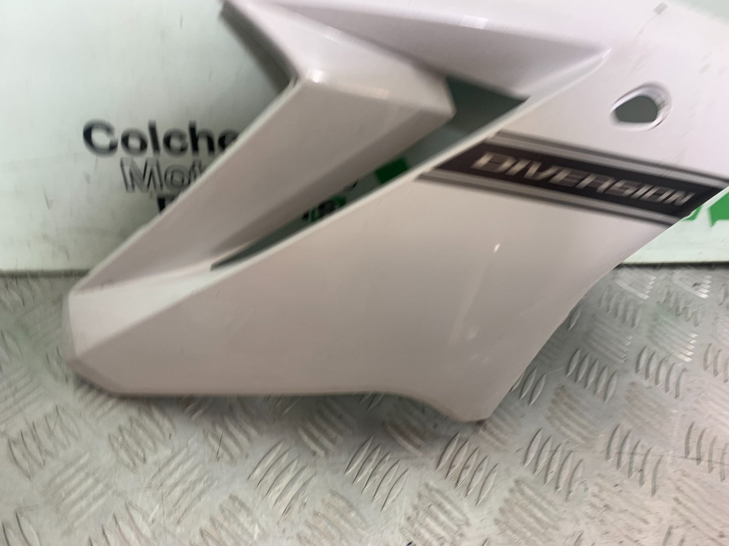 YAMAHA XJ6 XJ6-S RIGHT FAIRING PANEL   YEAR 2009-2015  (CMB1212)