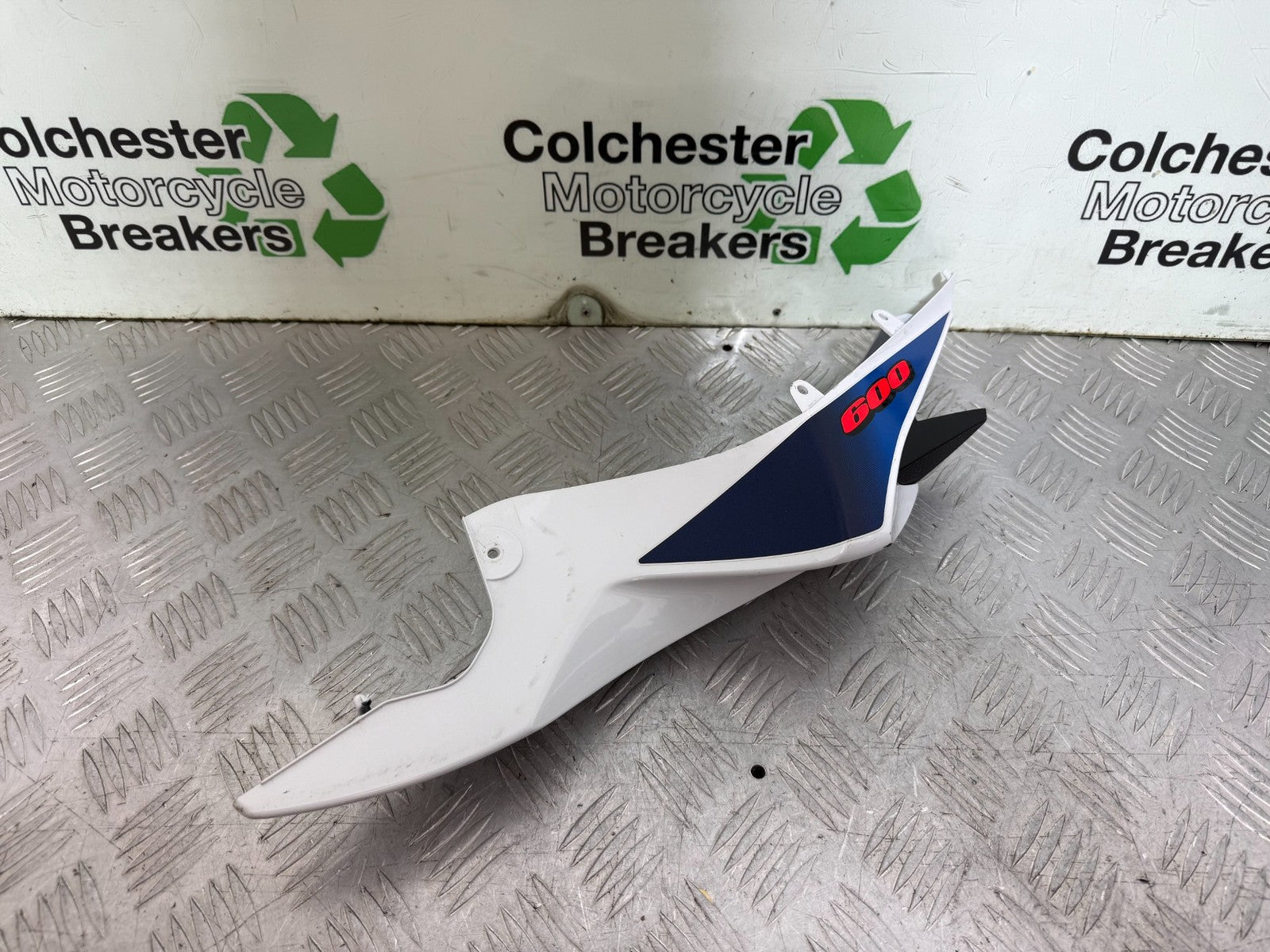 SUZUKI GSXR 600 GSXR600 L1-L8 LEFT SEAT PANEL YEAR 2011-2017