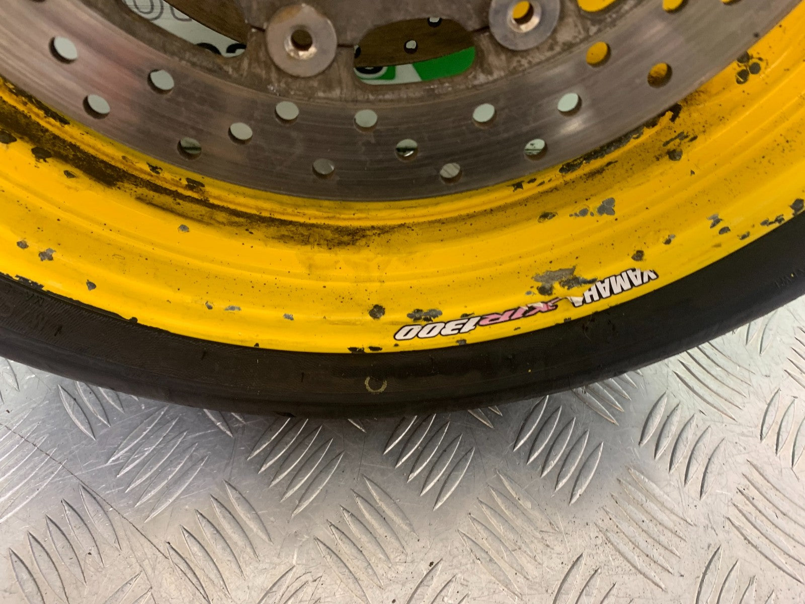YAMAHA XJR1300 XJR 1300 FRONT WHEEL  YEAR  1999-2003 (CMB1119)