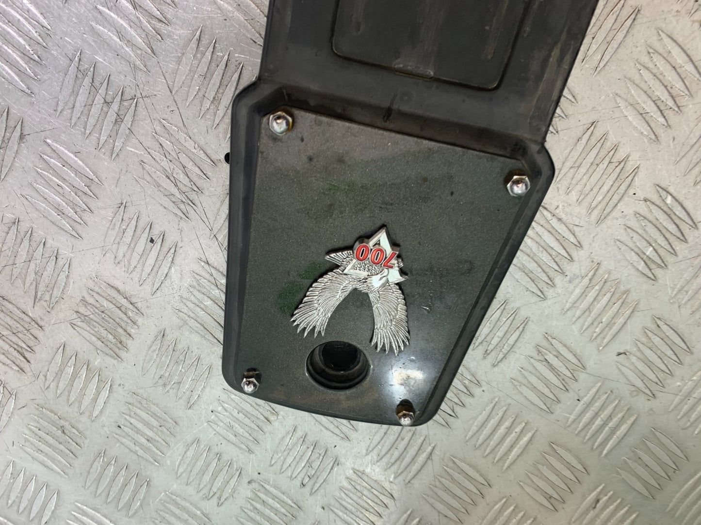 HONDA VT700 VT 700 SHADOW BACK REST POCKET AND LID  YEAR 1984-85 (CMB1328)