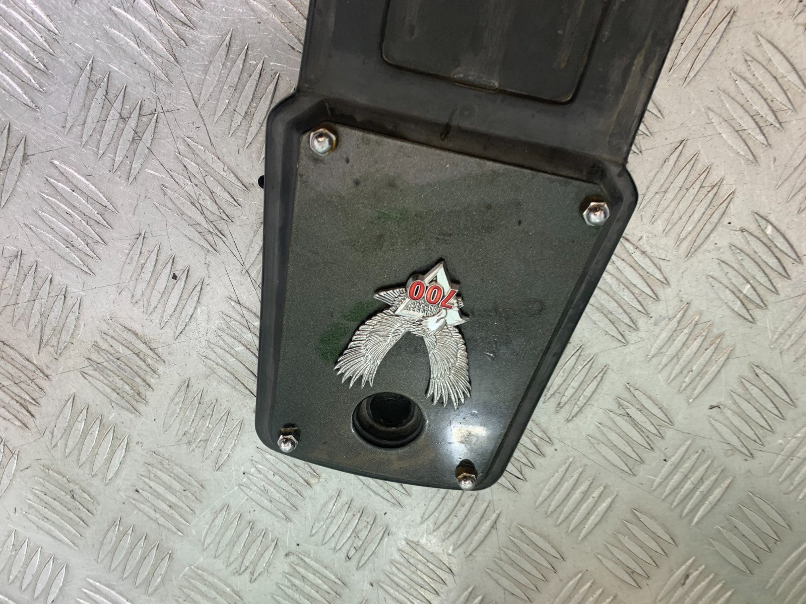 HONDA VT700 VT 700 SHADOW BACK REST POCKET AND LID  YEAR 1984-85 (CMB1328)