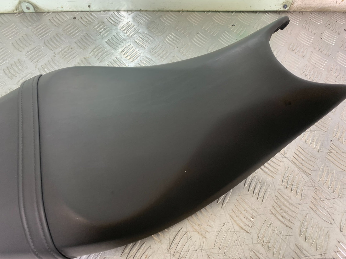 TRIUMPH TRIDENT 660 SEAT  YEAR 2021-2024 (CMB1295)