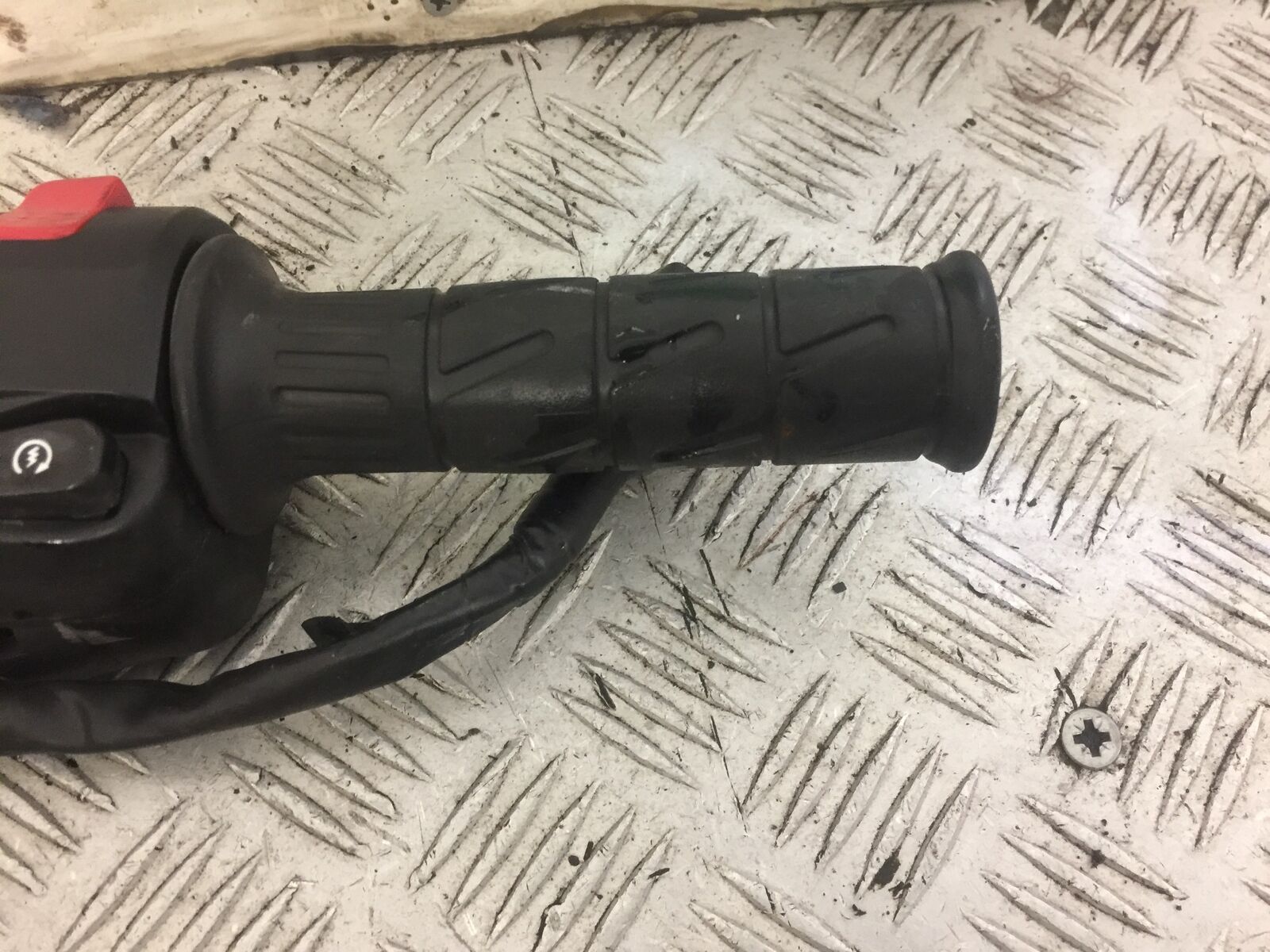KAWASAKI Z400 Z 400 RIGHT SWITCH GEAR  YEAR 2019  (STOCK 672)