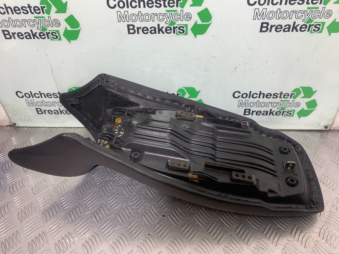 HONDA XL125 VARADERO SEAT   YEAR 2001-2006  (CMB1210)