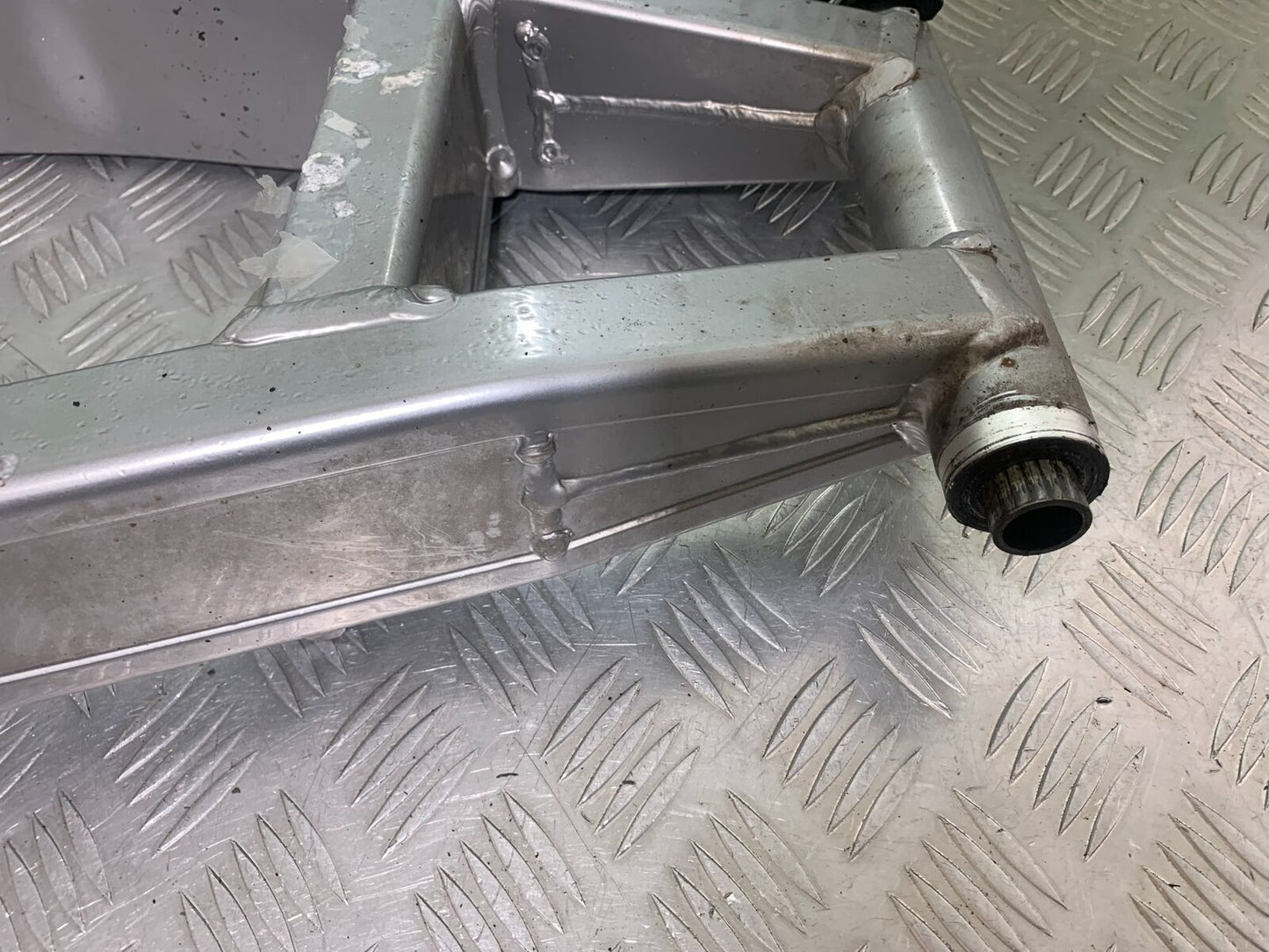 YAMAHA XJR1300 XJR 1300 SWINGARM   YEAR 1999-2003 (CMB1119)
