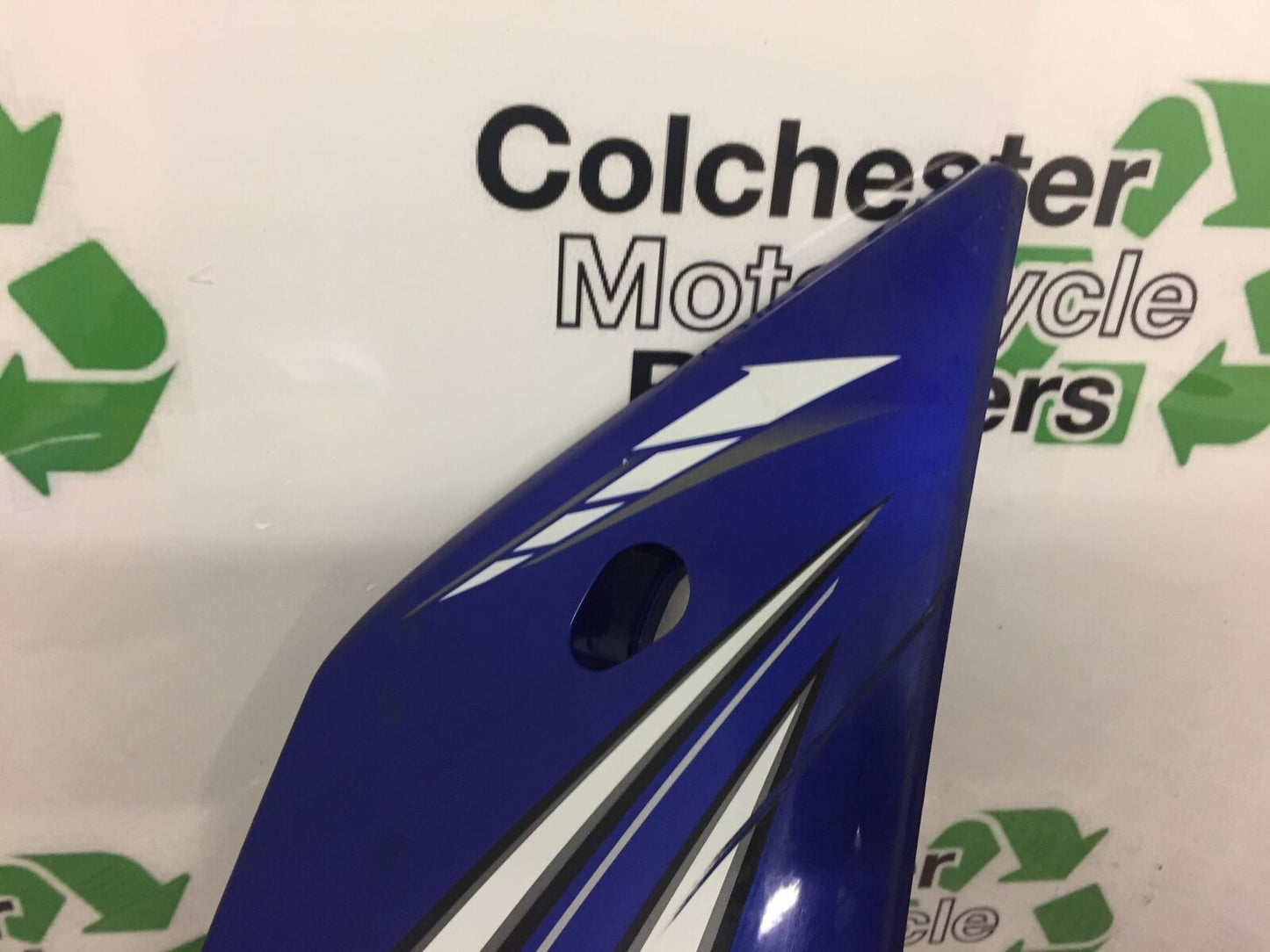 YAMAHA YZF R1 RIGHT MIDDLE FAIRING PANEL   2007