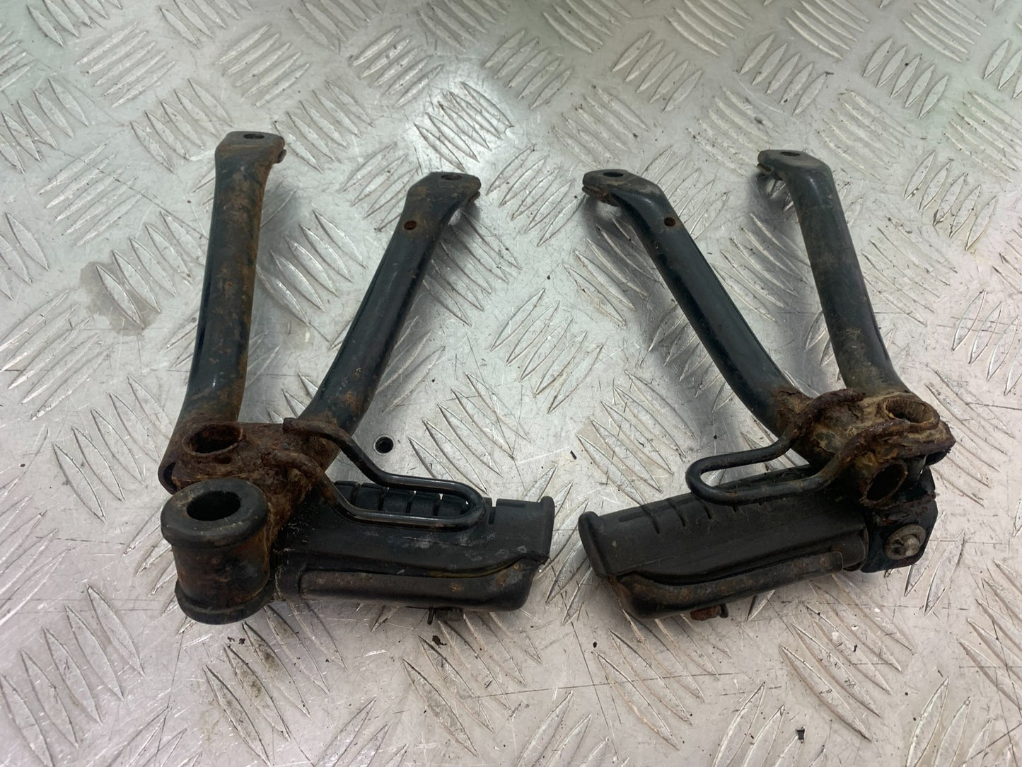 HONDA CBF125 CBF 125 REAR HANGERS  YEAR 2009-14  (CMB1172)