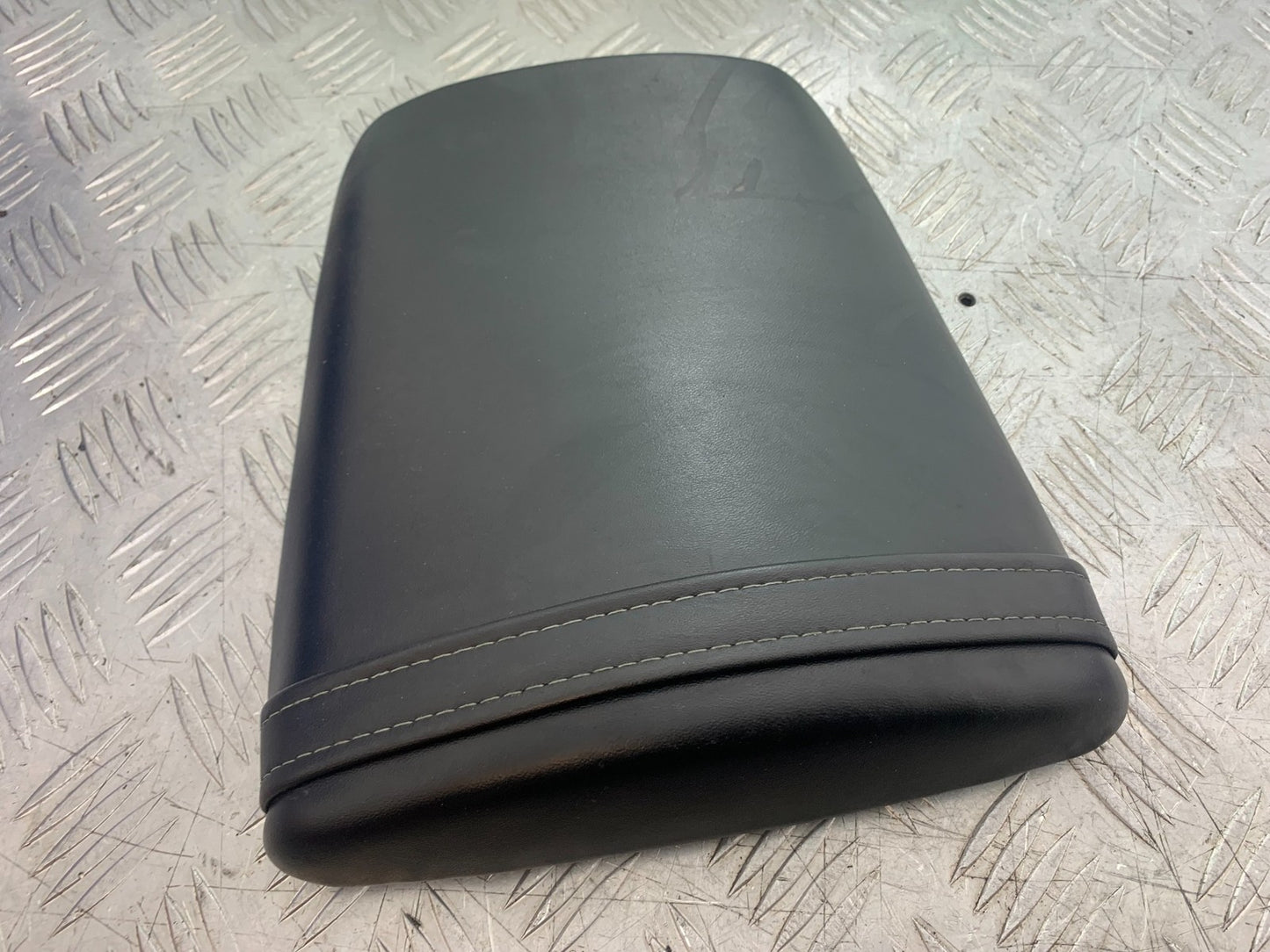 HONDA CBR1000 rr FIREBLADE REAR SEAT YEAR 2006 (CMB1220)