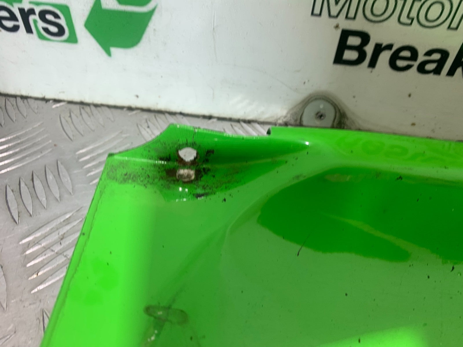 KAWASAKI ZX9R ZX9 E1 UNDERTRAY  YEAR 2000-01 (CMB1171)