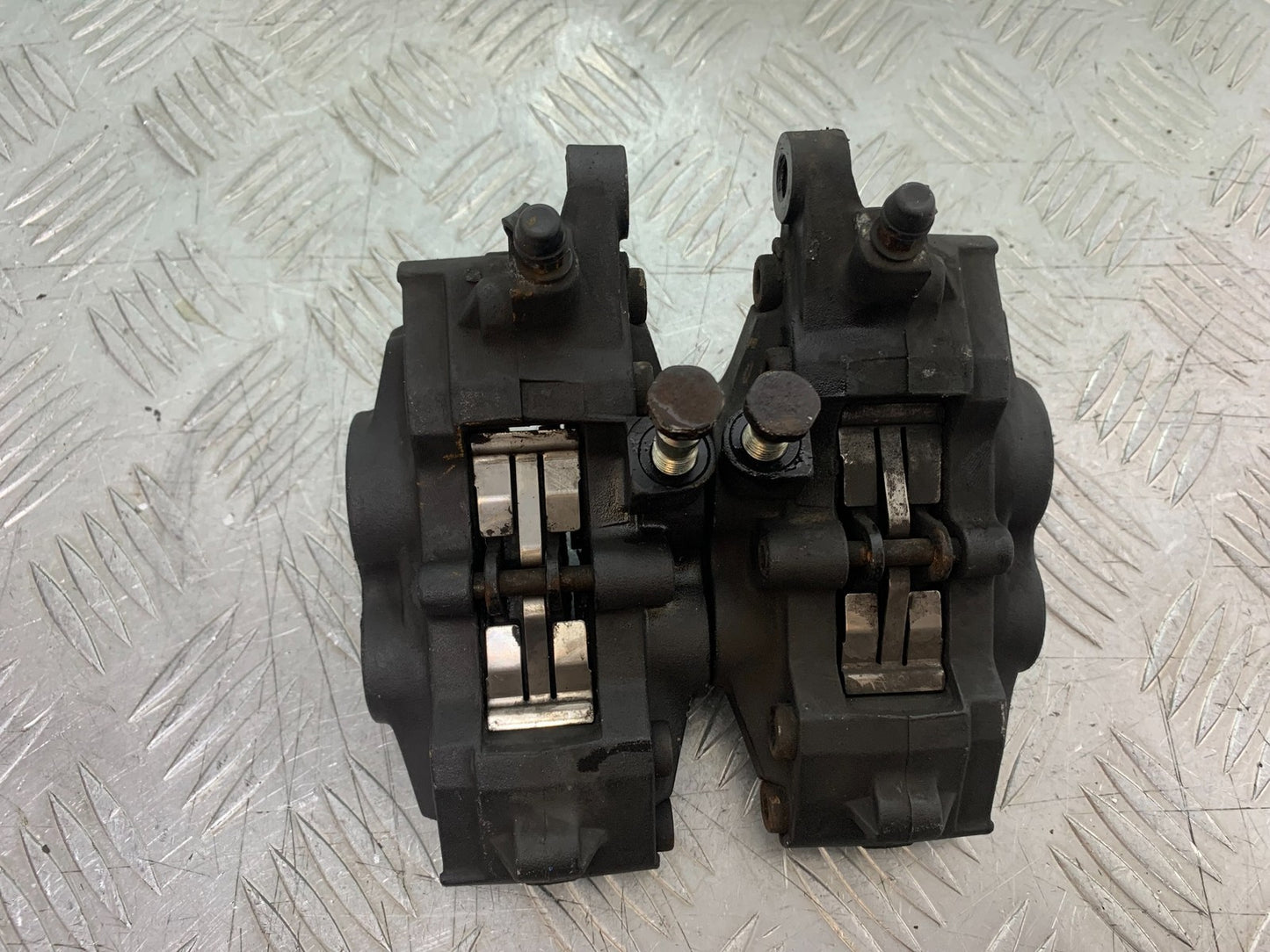 TRIUMPH 955i SPRINT ST FRONT BRAKE CALIPERS YEAR 1999-04 (CMB1230)
