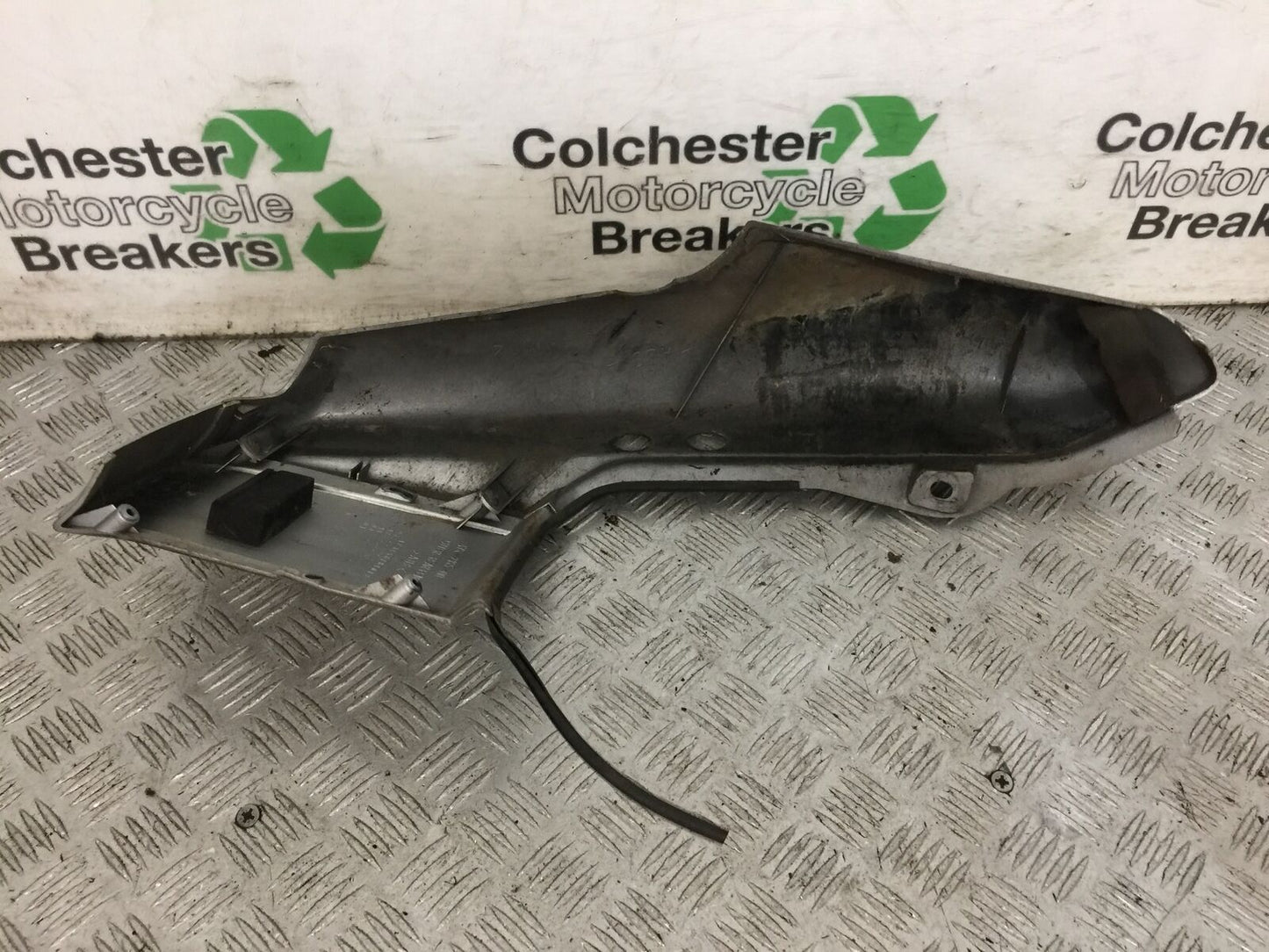 YAMAHA FZS600 FAZER 600 TAIL PIECE SEAT UNIT  YEAR 1998-2001 (STOCK 878)