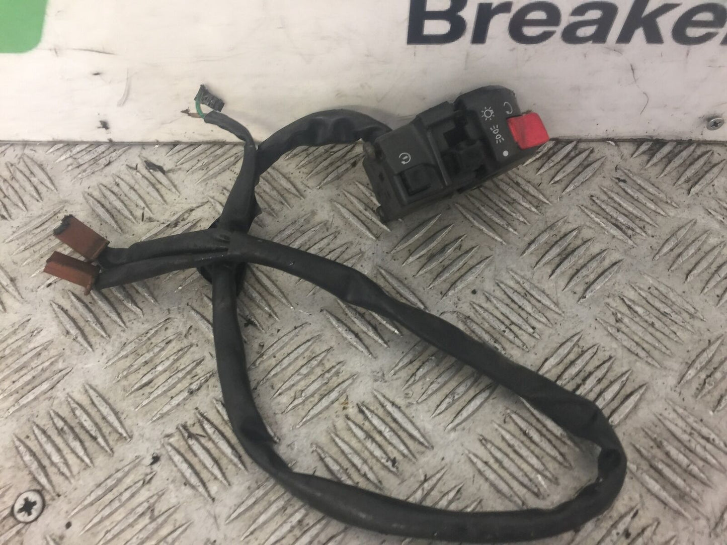 YAMAHA FZS600 FAZER 600 RIGHT SWITCH GEAR   YEAR 1998  (STOCK NO 335)