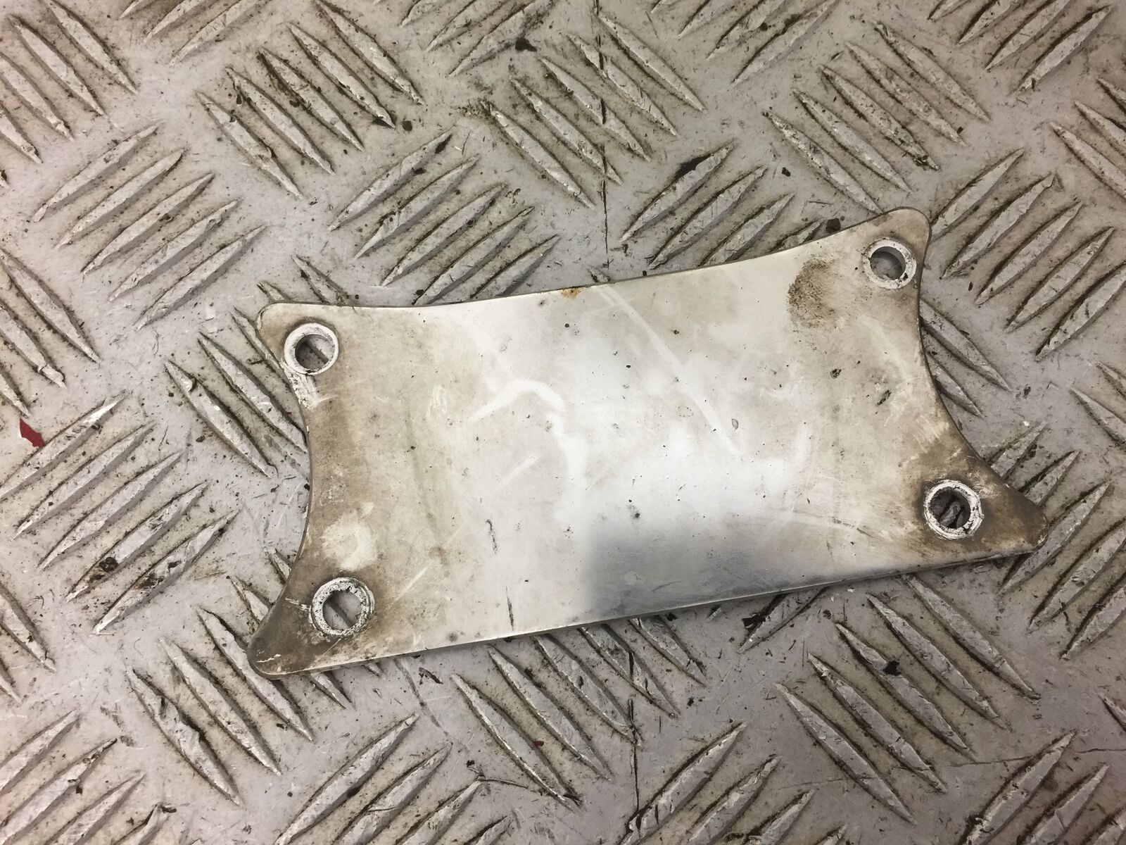 YAMAHA XJ900 XJ 900 DIVERSION MUDGUARD BRACE YEAR 1994-2002 STOCK 488)