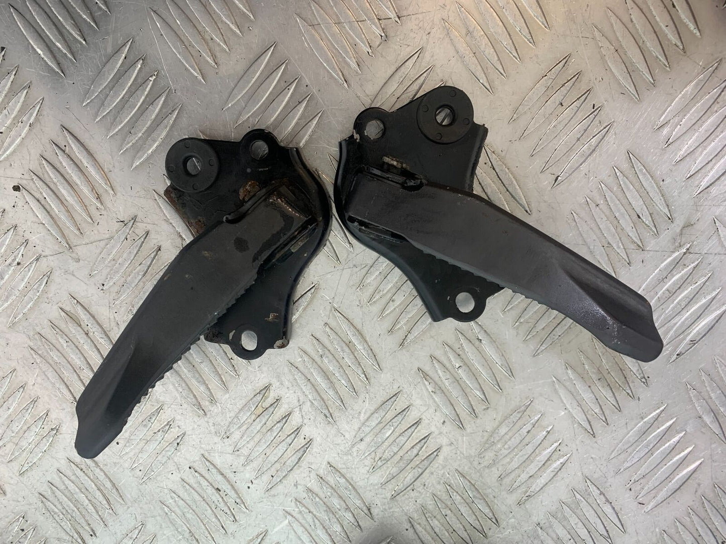 SUZUKI AN400 AN 400 BURGMAN FOOTPEGS YEAR 2017-2024 (CMB1118)