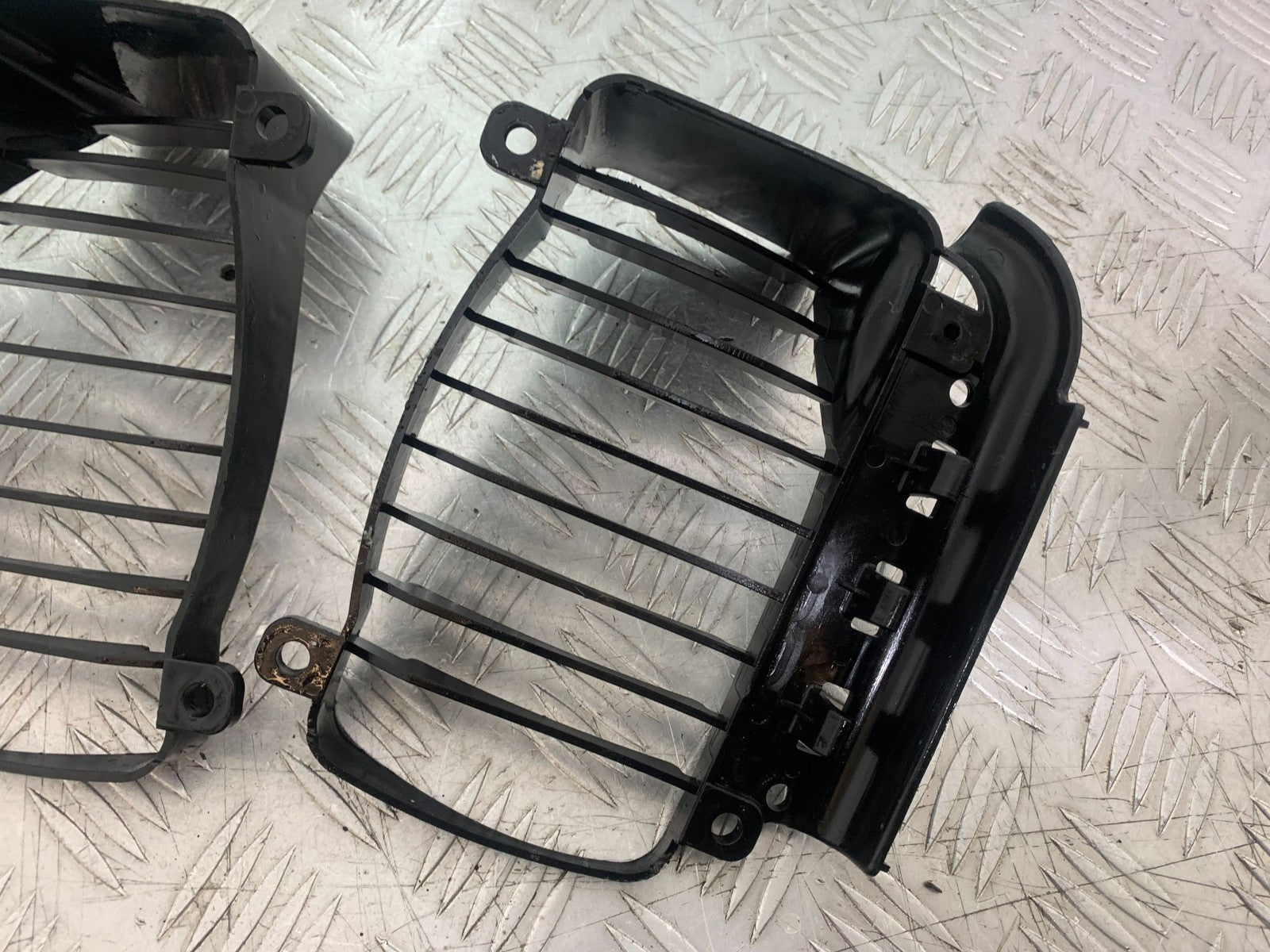 PIAGGIO VESPA GTS 125 LEFT & RIGHT RADIATOR GRILLS YEAR 2009-14 (CMB1261)