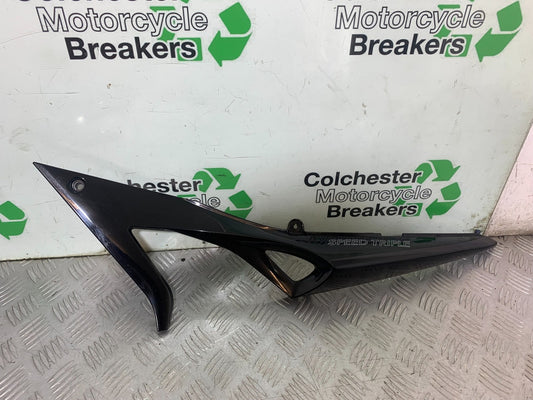 TRIUMPH 1050 SPEED TRIPLE LEFT SEAT PANEL YEAR 2005-2007 (CMB1322)