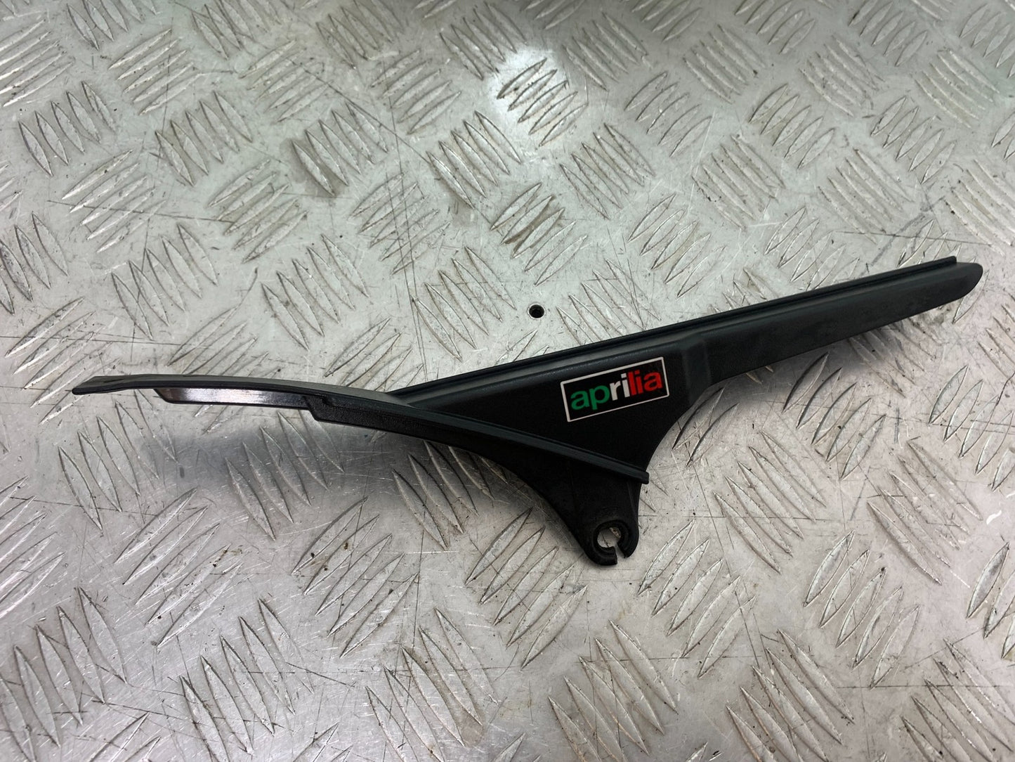APRILIA RSV1000 RSV 1000 MILLE CHAIN GUARD  1998- 2003 (CMB1184)