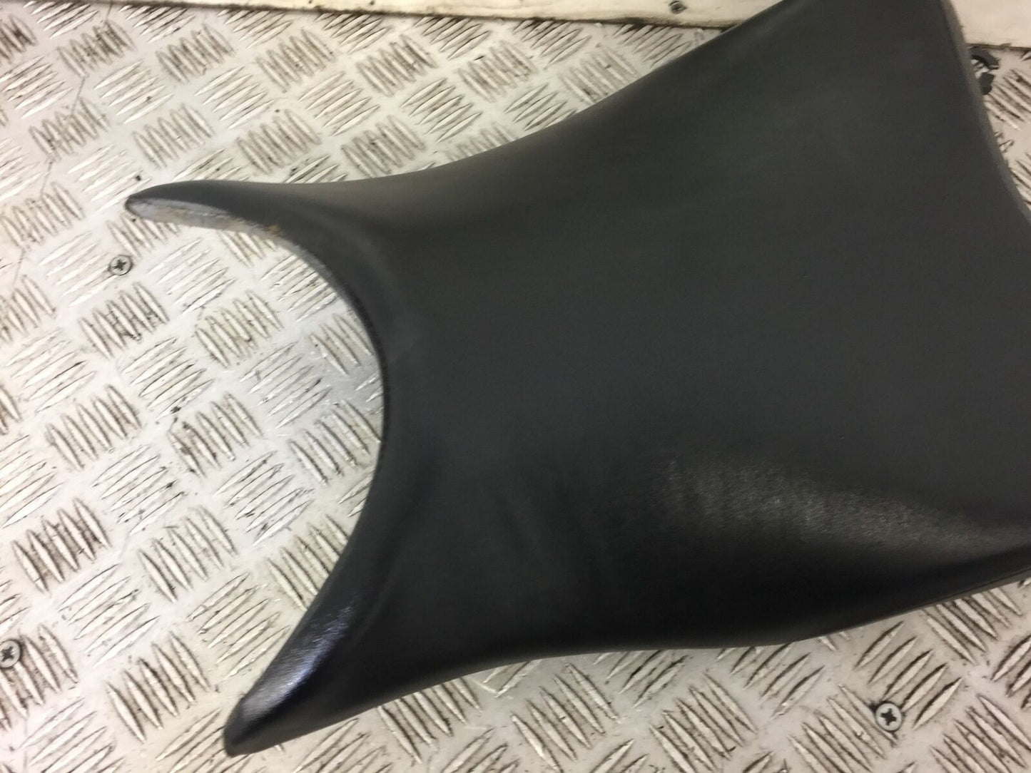 HONDA CBR125 CBR 125 FRONT SEAT  YEAR 2011-2017 (STOCK 501)