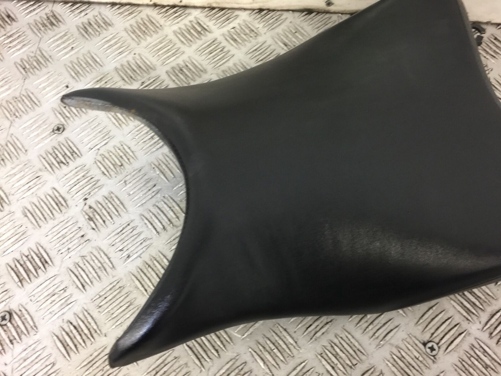 HONDA CBR125 CBR 125 FRONT SEAT  YEAR 2011-2017 (STOCK 501)