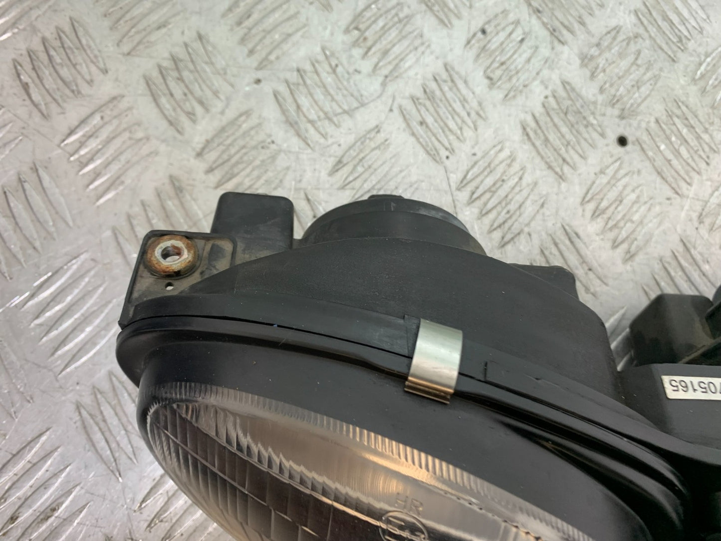 TRIUMPH 955I SPRINT RS HEADLIGHT YEAR 1999-03 (CMB1313)