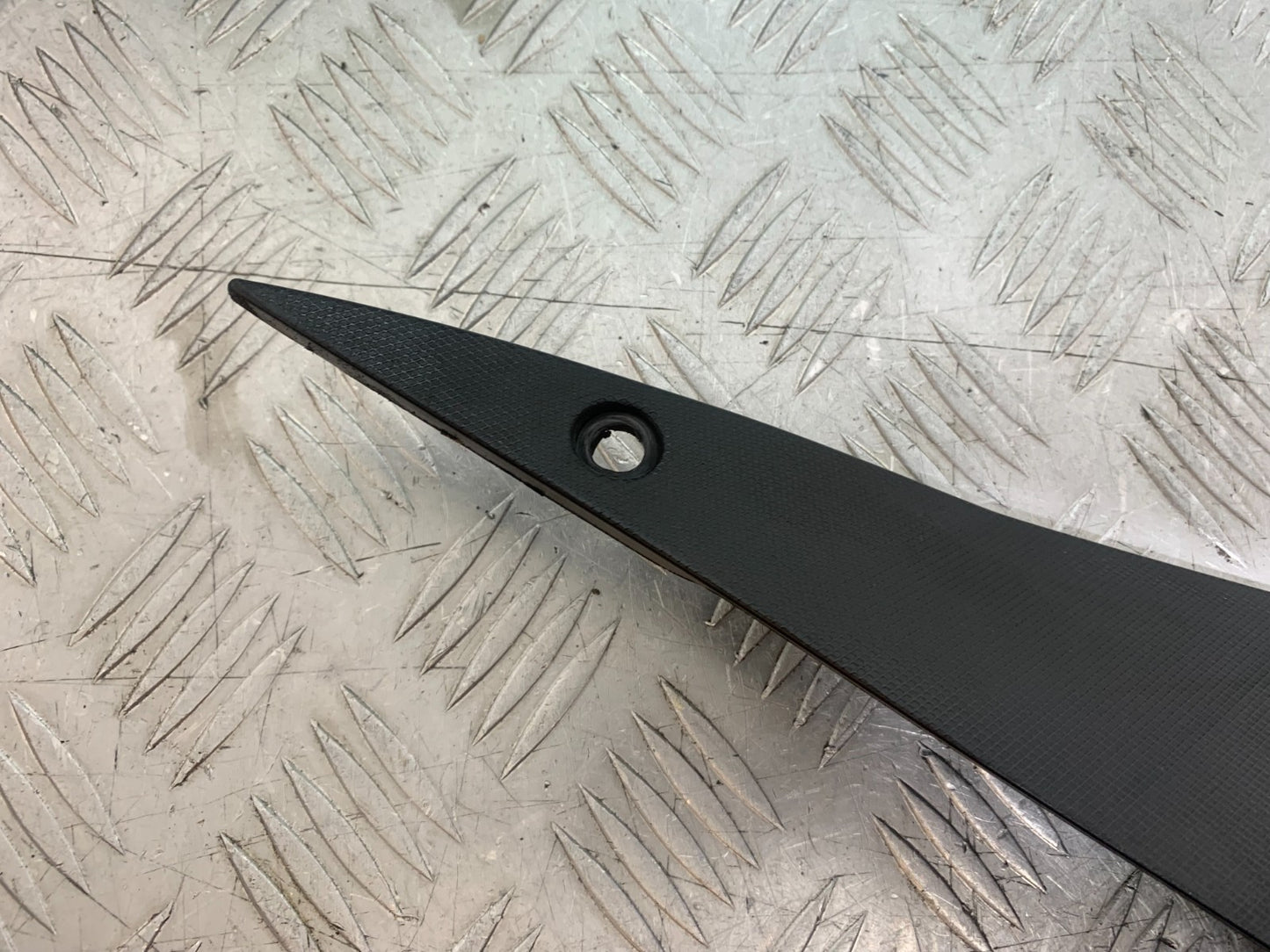 APRILIA TUONO 1000 V4R LEFT SEAT PANEL YEAR 2011-13  (CMB1331)