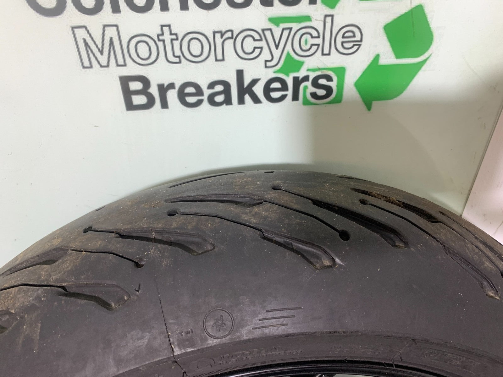 TRIUMPH TRIDENT 660 REAR WHEEL (GOOD TYRE)   YEAR 2021-2024 (CMB1295)