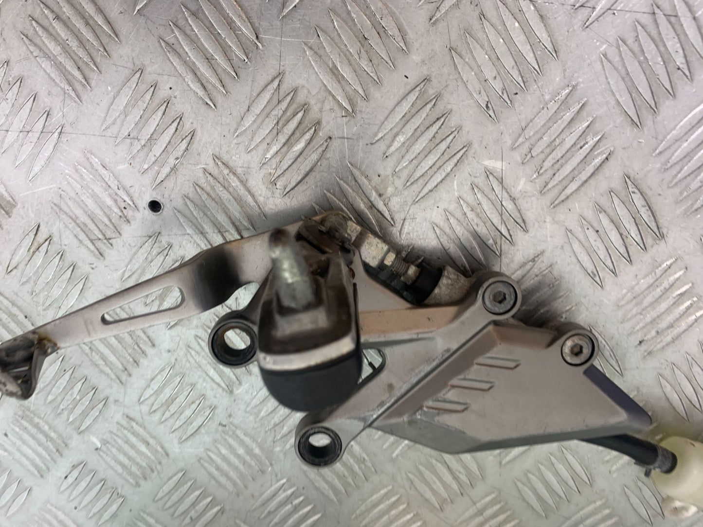 KAWASAKI Z125 Z 125 FRONT RIGHT HANGER  YEAR  2018-2023 (CMB1167)