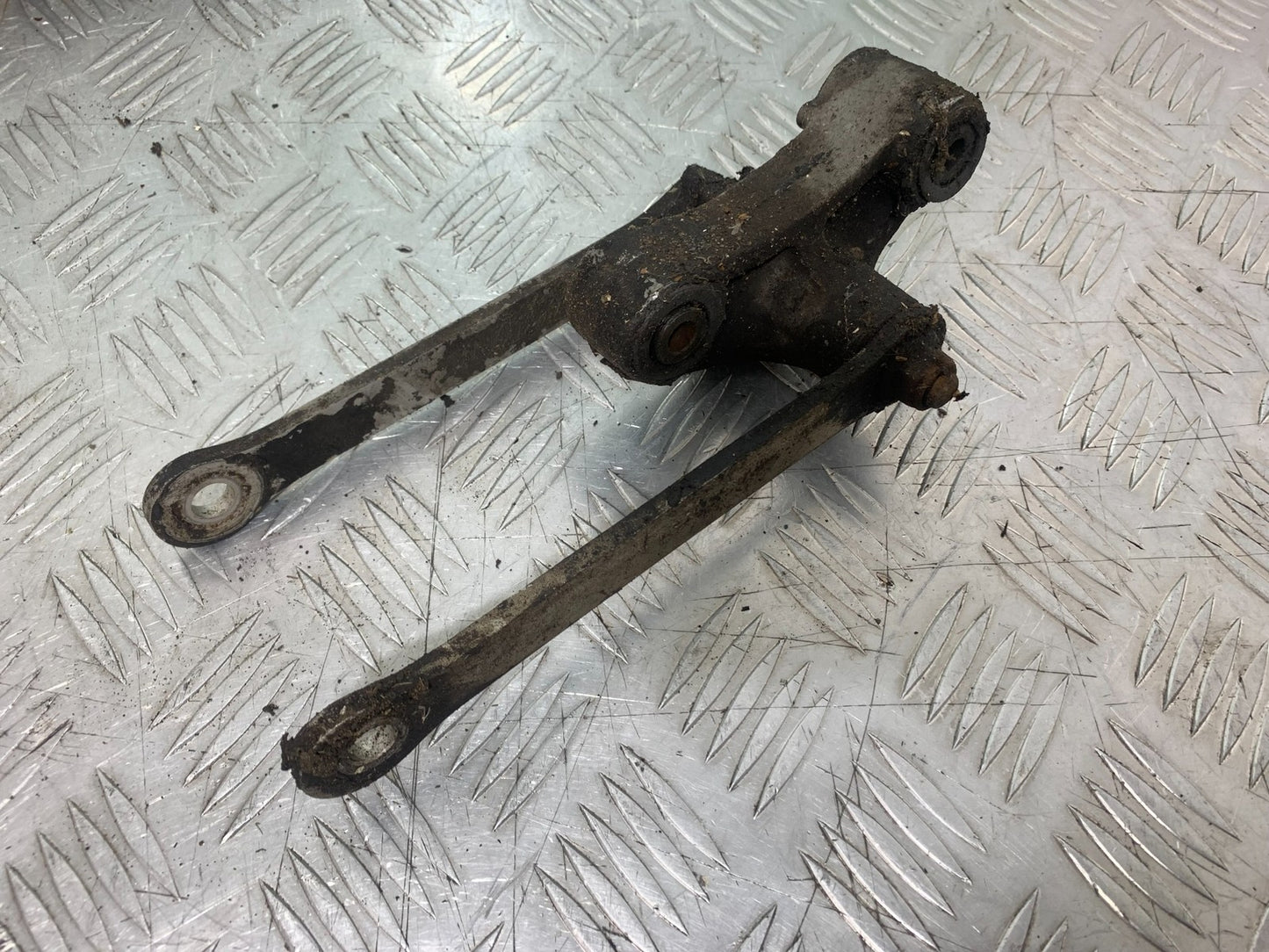 KAWASAKI ZX9R ZX9 E1 REAR SHOCK LINKAGE   YEAR 2000-01  (CMB1171)