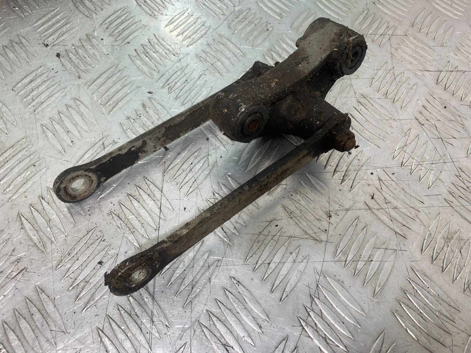 KAWASAKI ZX9R ZX9 E1 REAR SHOCK LINKAGE   YEAR 2000-01  (CMB1171)