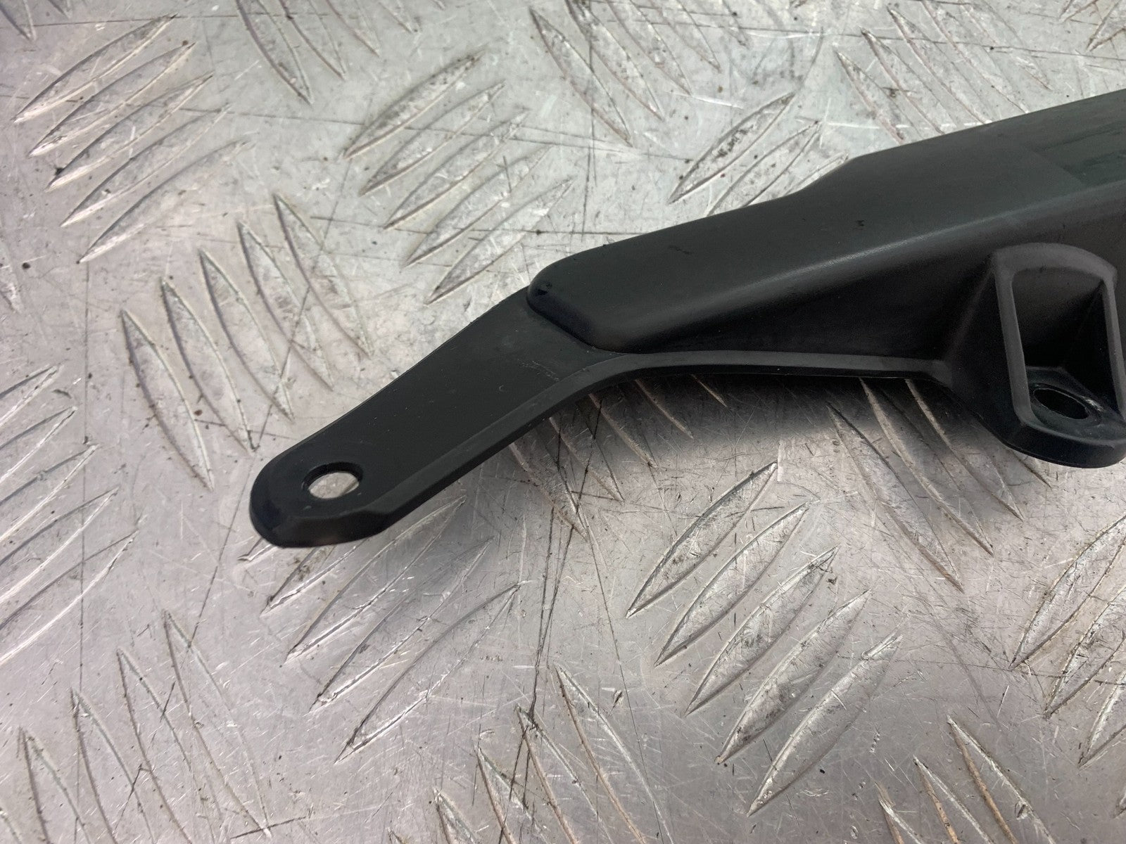 HONDA CBR1000 rr FIREBLADE CHAIN GUARD YEAR 2006  (CMB1220)