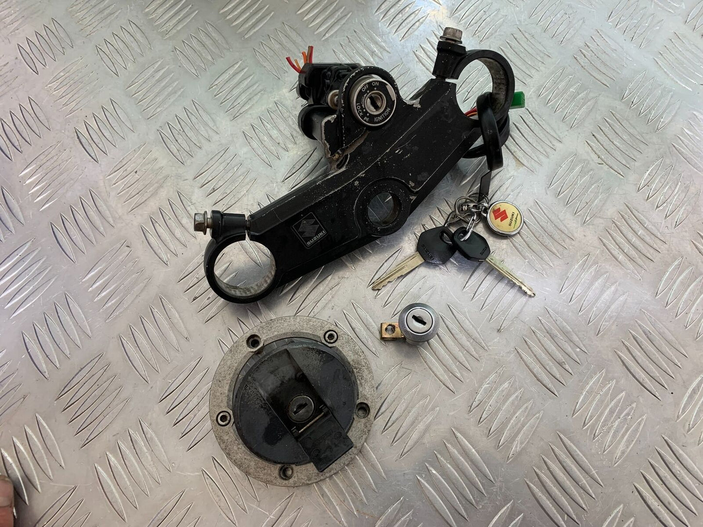 SUZUKI SV650 SV 650 LOCKS AND KEYS  YEAR 2003-2006 (CMB1014)