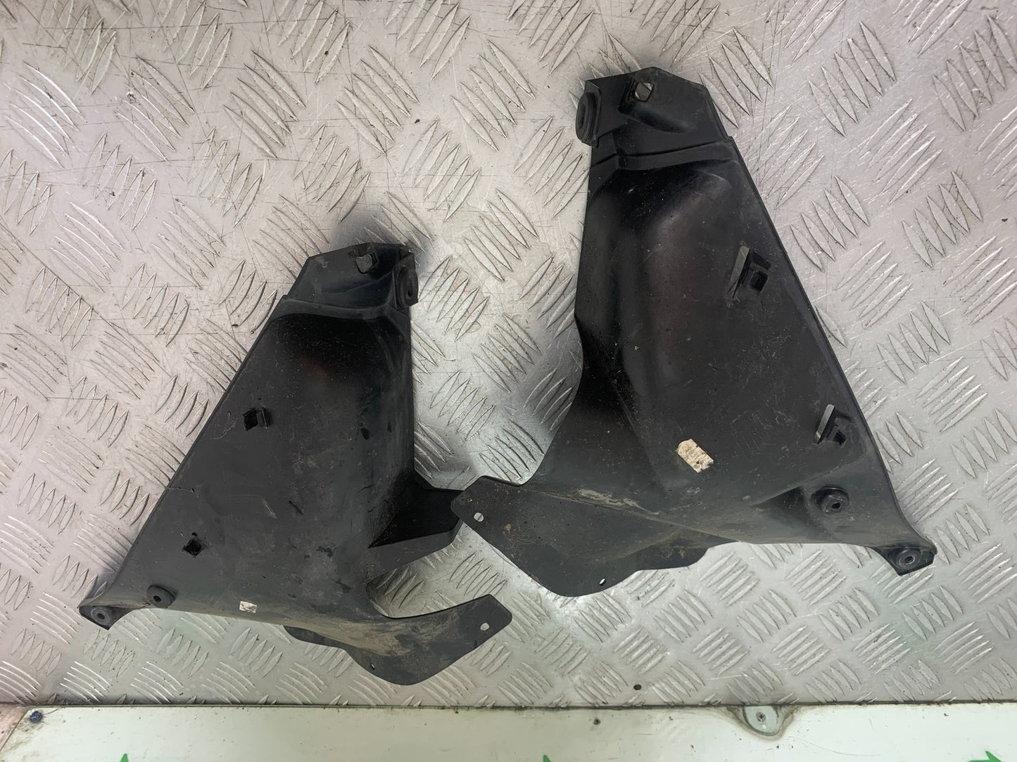 YAMAHA YZF-R125 YZF 125 LEFT AND RIGHT INNER INFILLS YEAR 2019-2022 (CMB1263)