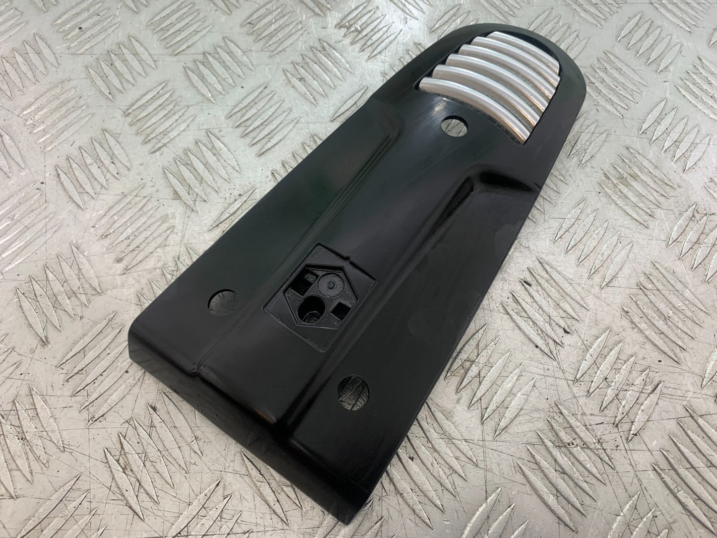 PIAGGIO VESPA GTS 125 FRONT INFILL GRILL YEAR 2009-14  (CMB1261)