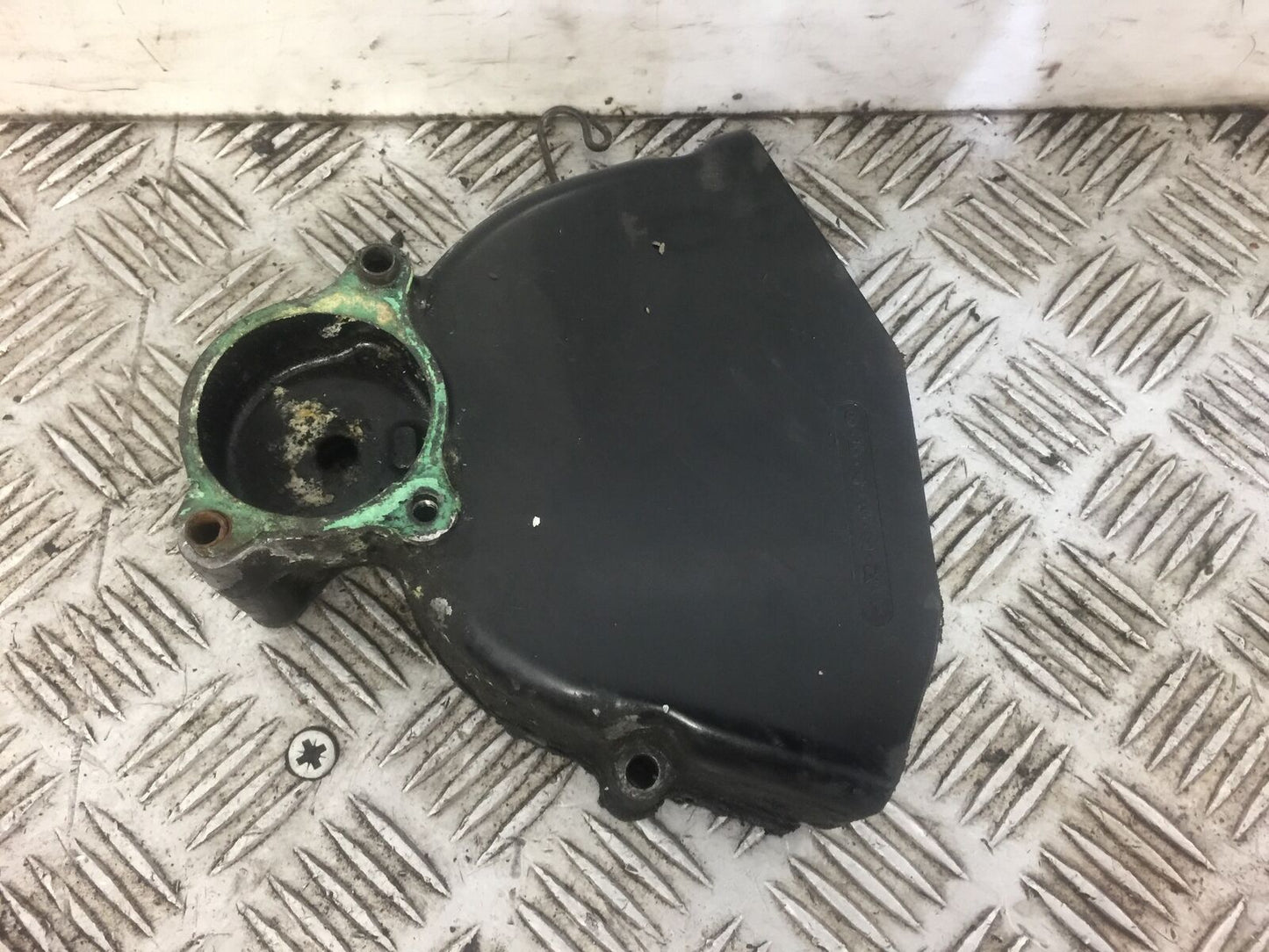 HONDA CBR1100 CBR 1100 BLACKBIRD SPROCKET COVER YEAR 1998 (CARBED) STOCK 442
