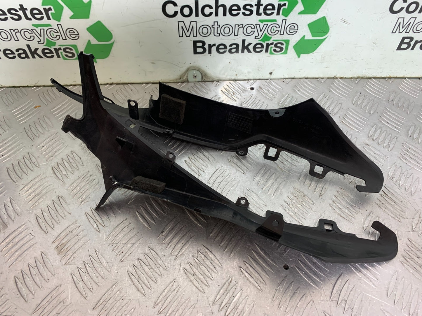 HONDA CBR1000 RR LEFT AND RIGHT TOP FAIRING INFILLS  YEAR  2008-2011 (CMB1330)