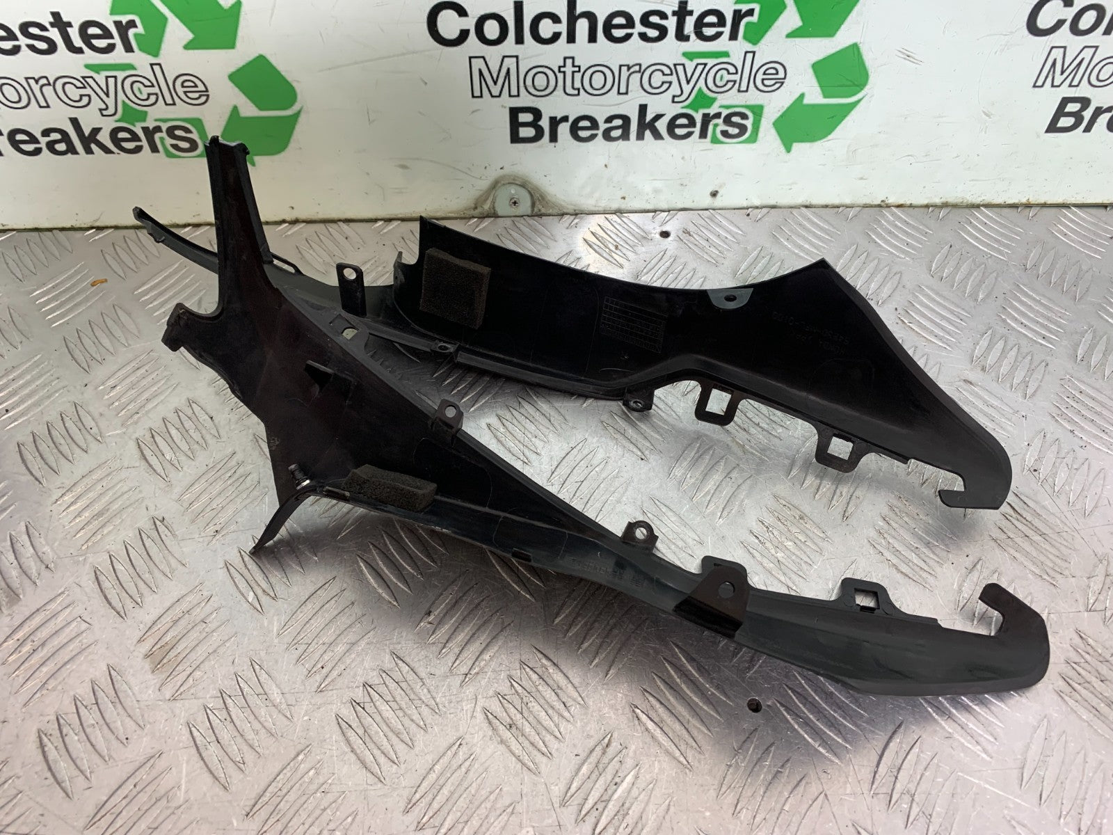 HONDA CBR1000 RR LEFT AND RIGHT TOP FAIRING INFILLS  YEAR  2008-2011 (CMB1330)