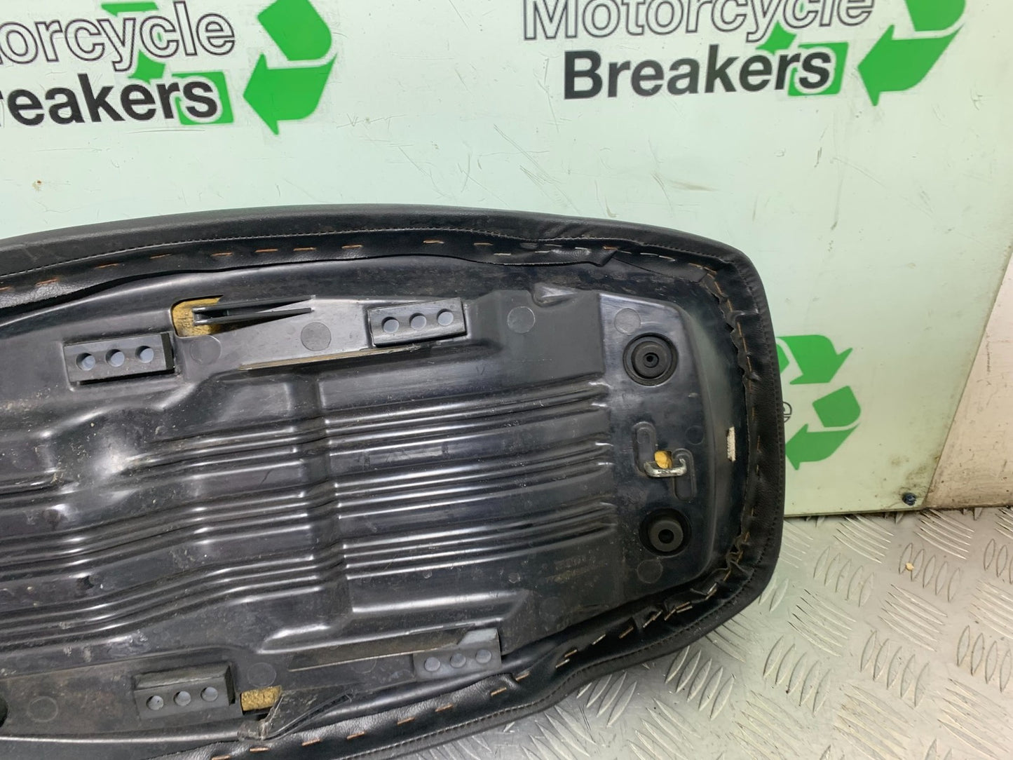 HONDA XL125 VARADERO SEAT  YEAR 2001-2006  (CMB1304)