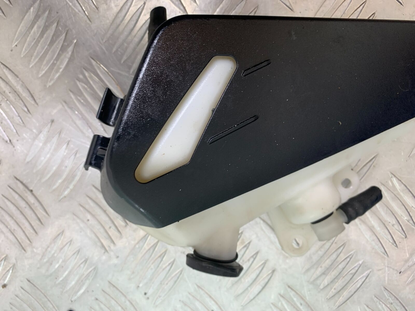 TRIUMPH TIGER 800 XC COOLANT BOTTLE YEAR 2011-2014 (CMB1022)
