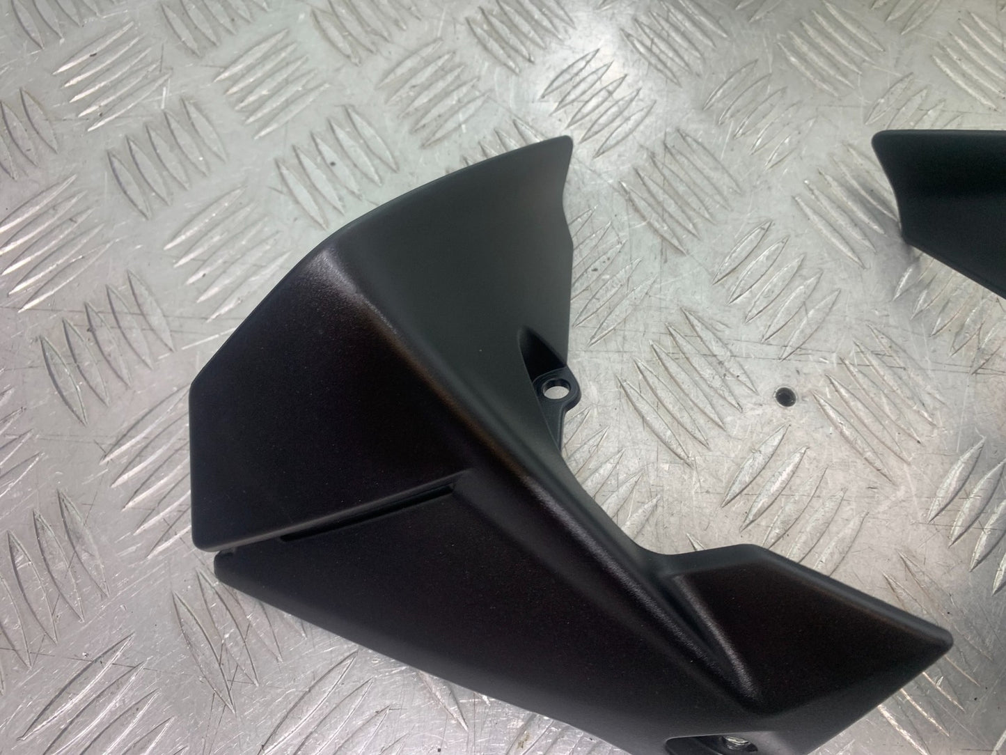 BMW R1200 R 1200 GS LEFT & RIGHT TANK INNER PANELS    YEAR 2013-2016 (CMB1257)