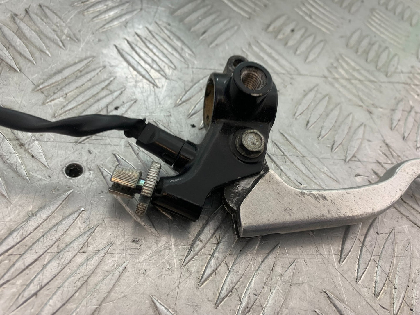 YAMAHA YBR125 YBR 125 CLUTCH LEVER AND BRACKET   YEAR 2010-2017 (CMB1252)