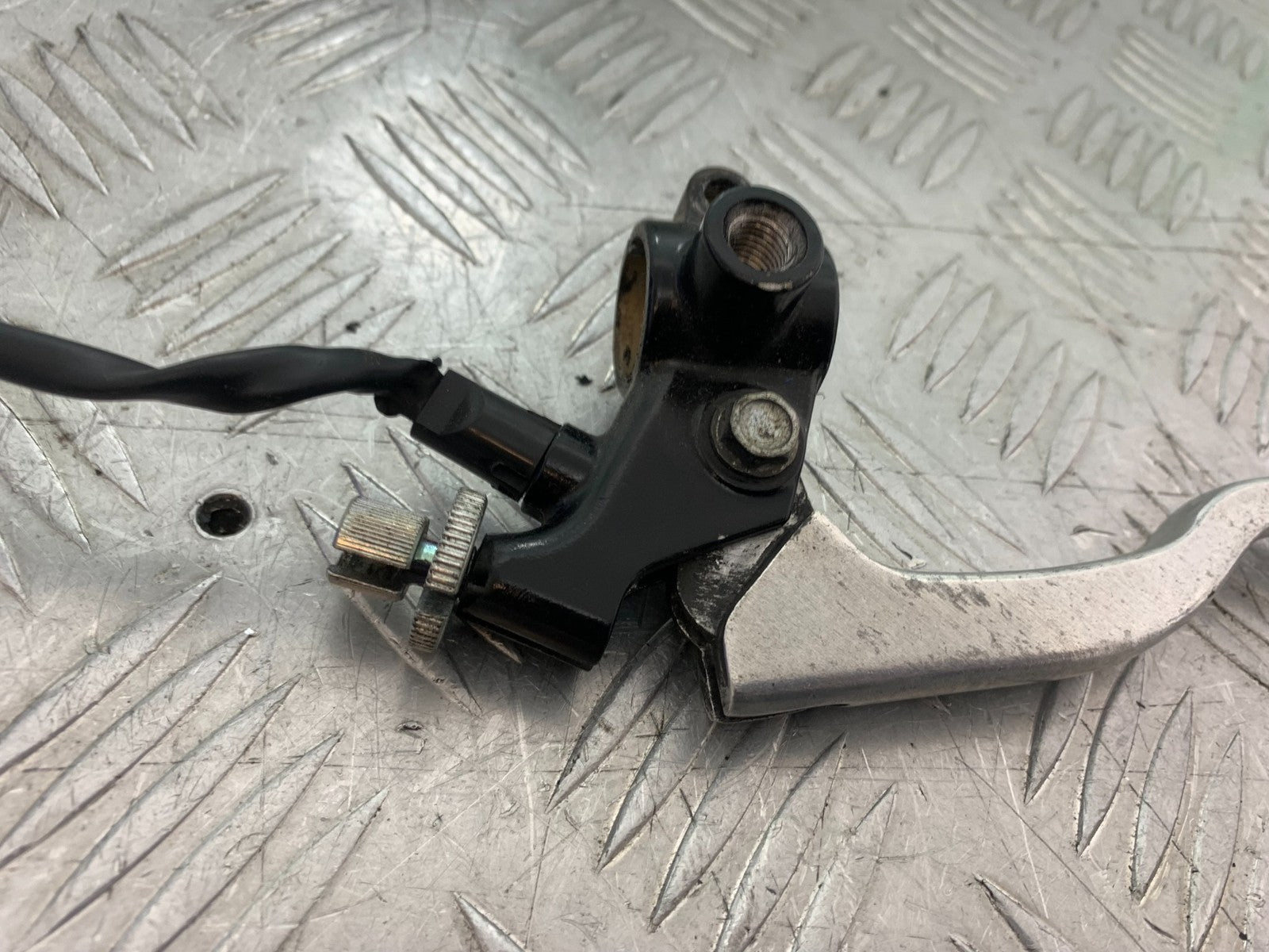 YAMAHA YBR125 YBR 125 CLUTCH LEVER AND BRACKET   YEAR 2010-2017 (CMB1252)