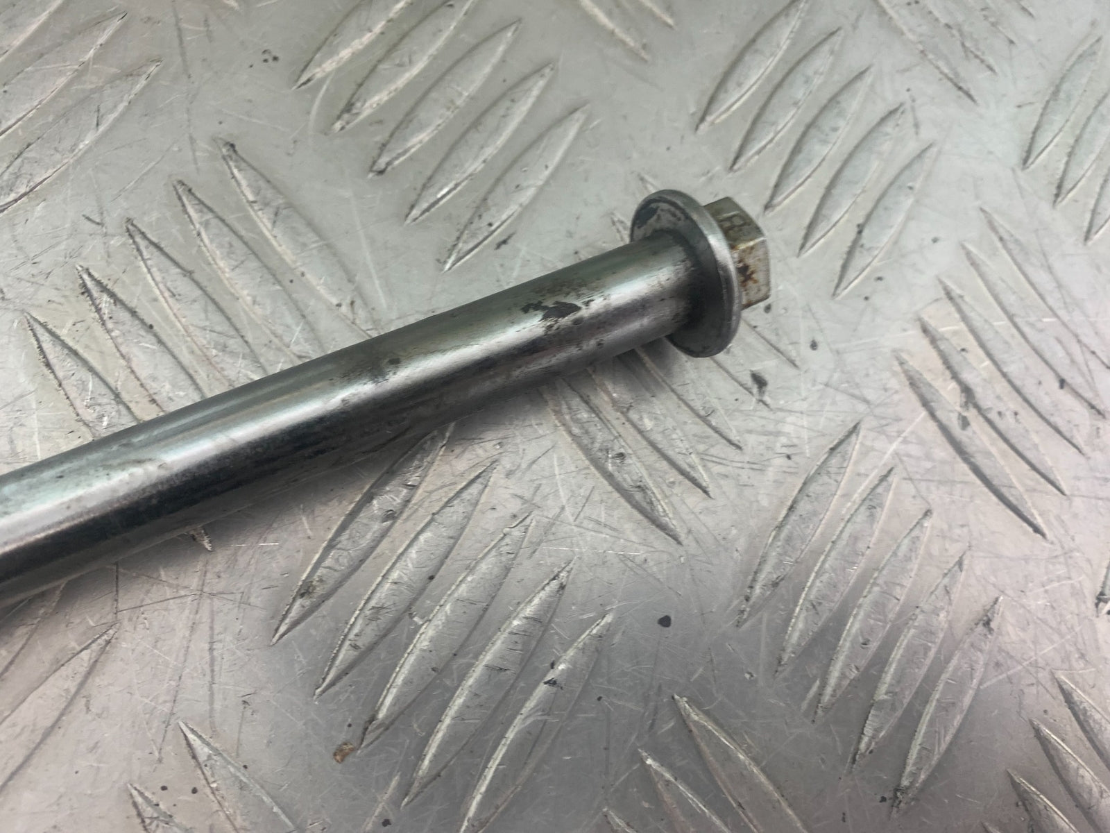 PIONEER XF250 FRONT WHEEL SPINDLE  YEAR 2009 (CMB1143)