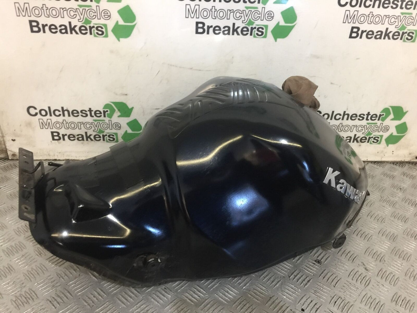 KAWASAKI ZZR1200 ZZR 1200 PETROL TANK  2002-2005 (STOCK 745)