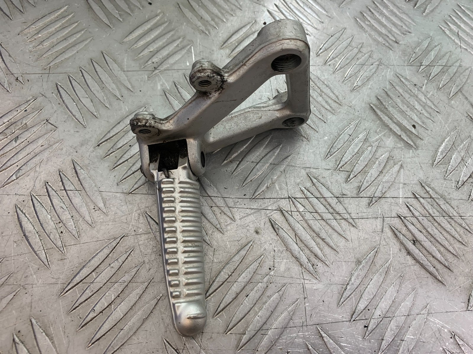 DUCATI 996 SPS 748 916 998 FRONT RIGHT HANGER AND PEG 1999-2000 (CMB1209)