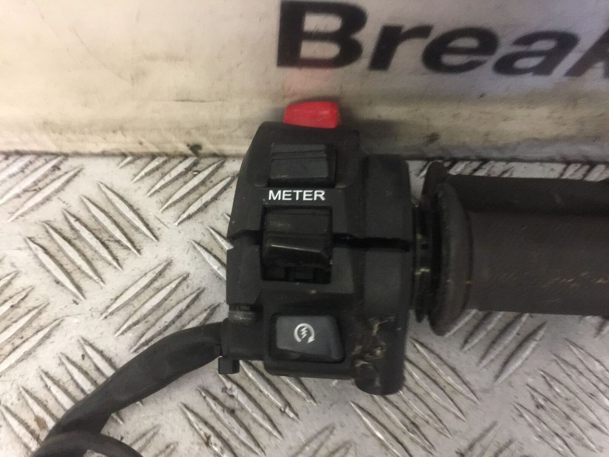 SUZUKI GSXR 600 L1-L8 RIGHT SWITCH GEAR   YEAR 2011-2017 (STOCK 728)
