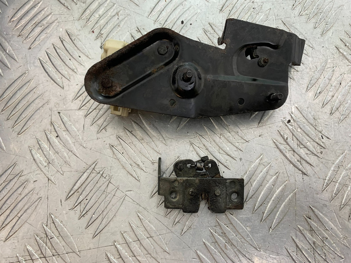 PIAGGIO VESPA GT125 L SEAT CATCH  YEAR 2003 (CMB1300)